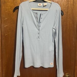 Levi’s 
XSMALL 
blue knit top